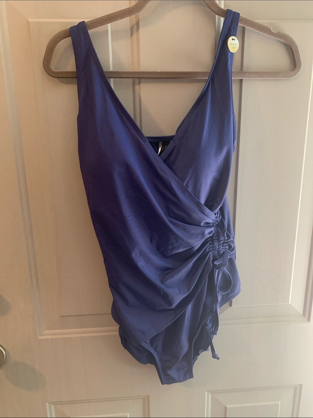 NipTuck Swimsuit NEW Woman’s size 10 Slimming One-Piece Navy Blue MultiFit cup